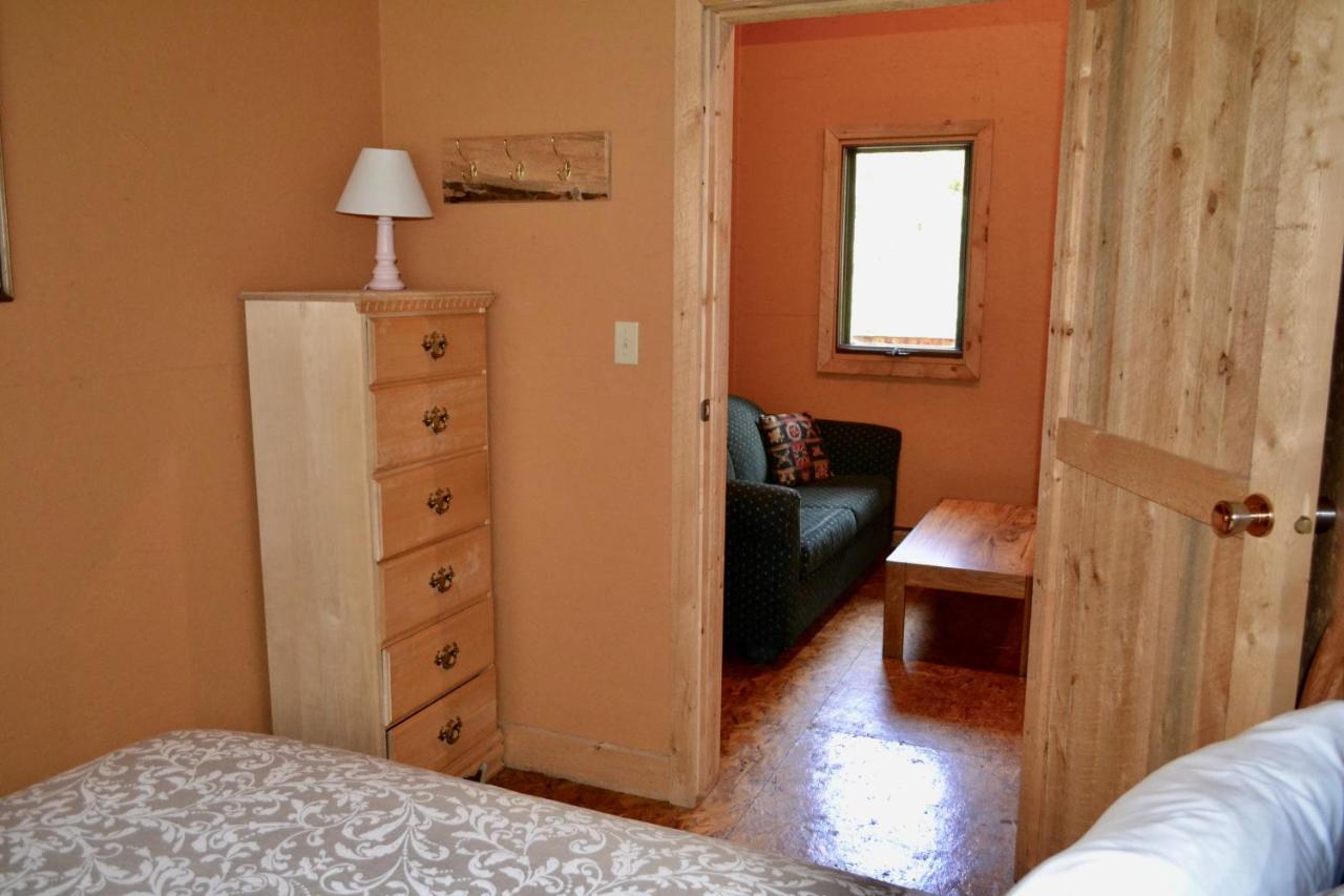 Schott'S Lake Conference & Resort Sundre Extérieur photo